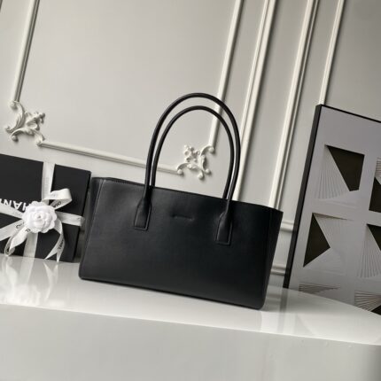 Solid Black Matte/Plain Leather Large Women's Tote Bag / Minimalist Commuter Rectangular Briefcase