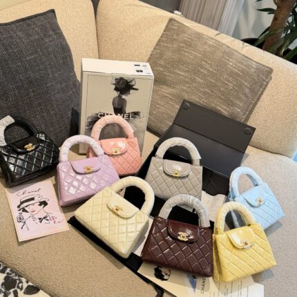 CHANEL's new Kelly chain bag